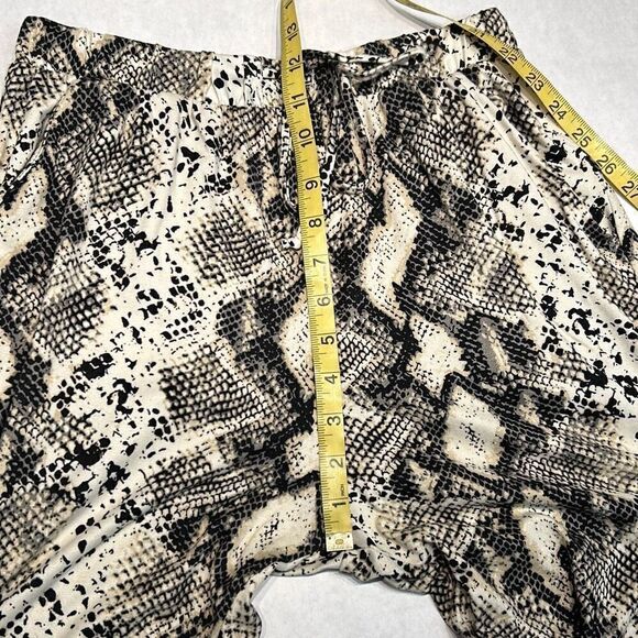 Texas True Threads Lounge Pants Womens Sz Medium Snakeskin Animal Print Elastic - Picture 10 of 11